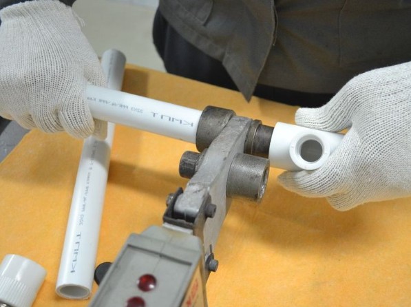  Пайка металлопластиковых труб для подключение к трубопроводу и бесперебойной работы самогонного аппарата